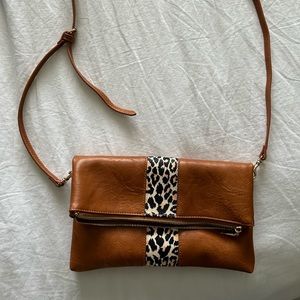 Social threads clutch